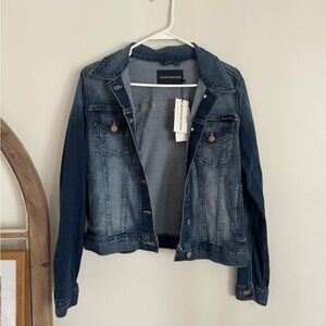 Calvin Klein NWT Jean Jacket Fitted Women’s Medium!